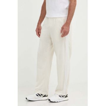adidas Originals pantaloni de trening culoarea bej, cu imprimeu IM9477