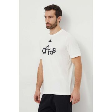 adidas tricou din bumbac bărbați, culoarea bej, cu imprimeu IS2010