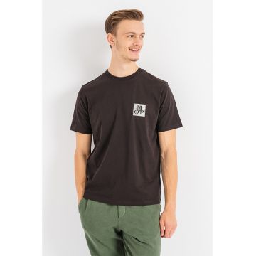 Tricou cu decolteu la baza gatului si logo discret