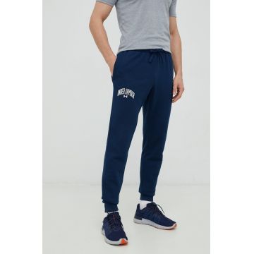 Under Armour pantaloni de trening barbati, culoarea albastru marin, cu imprimeu