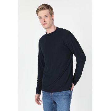 Bluza cu decolteu la baza gatului Bluza cu decolteu la baza gatului