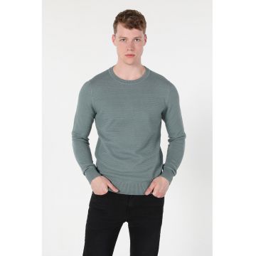 Pulover regular fit cu decolteu la baza gatului Pulover regular fit cu decolteu la baza gatului