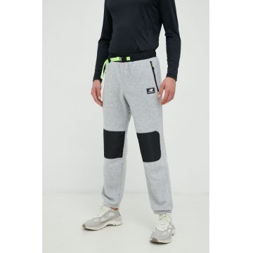 New Balance pantaloni barbati, culoarea gri, cu imprimeu