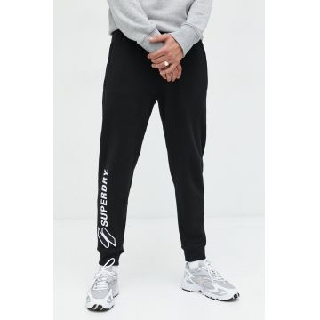 Superdry pantaloni de trening din bumbac barbati, culoarea negru, cu imprimeu