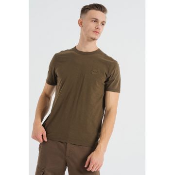 Tricou cu decolteu la baza gatului si logo pe piept Tegood