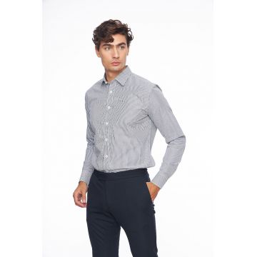 Camasa slim fit cu model cu dungi discrete