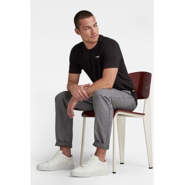 Tricou slim-fit cu decolteu la baza gatului Base