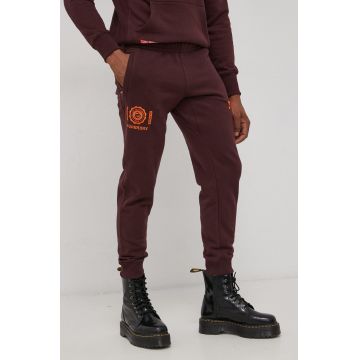 Superdry Pantaloni de bumbac bărbați, culoarea bordo, cu imprimeu