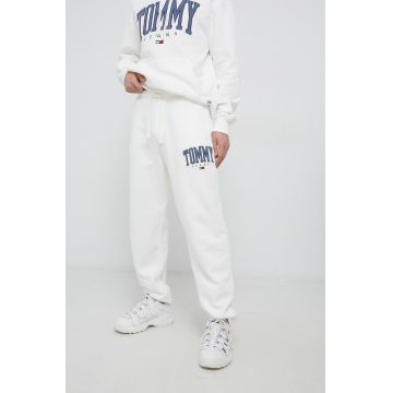 Tommy Jeans Pantaloni bărbați, culoarea alb, cu imprimeu