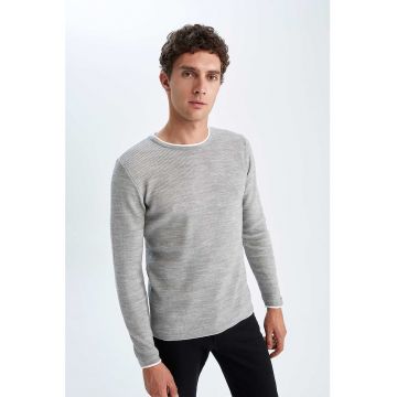 Pulover texturat slim fit cu decolteu la baza gatului