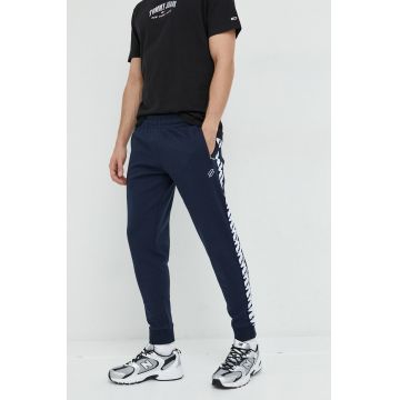 Superdry pantaloni de trening barbati, culoarea albastru marin, cu imprimeu