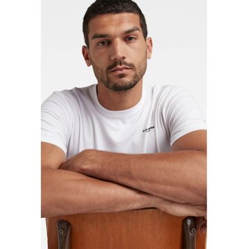 Tricou slim-fit cu decolteu la baza gatului Base