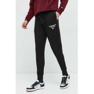 Tommy Jeans pantaloni de trening din bumbac barbati, culoarea negru, cu imprimeu