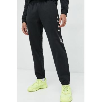 adidas Originals pantaloni de trening din bumbac barbati, culoarea negru, cu imprimeu
