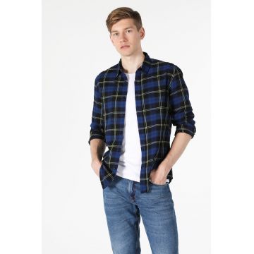 Camasa slim fit in carori Camasa slim fit in carori