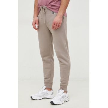 GAP pantaloni de trening barbati, culoarea maro, cu imprimeu