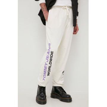 Tommy Jeans pantaloni de bumbac barbati, culoarea bej, cu imprimeu