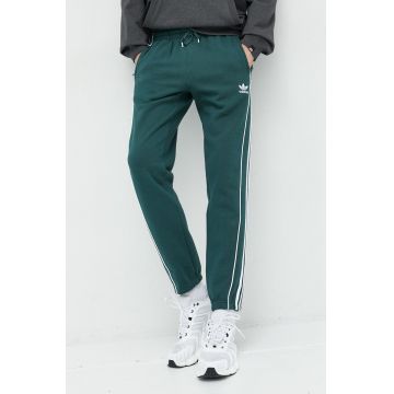 Adidas Originals pantaloni de trening din bumbac barbati, culoarea verde, cu imprimeu