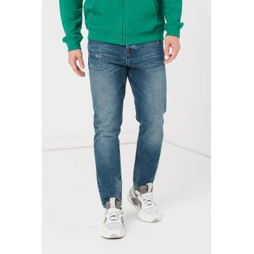 Blugi slim fit cu detalii deteriorate