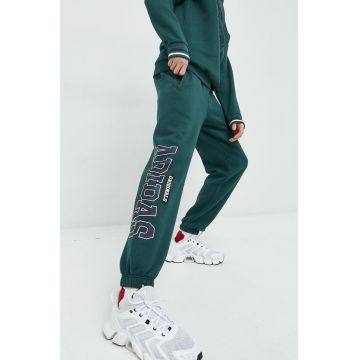 Adidas Originals pantaloni de trening barbati, culoarea verde, cu imprimeu
