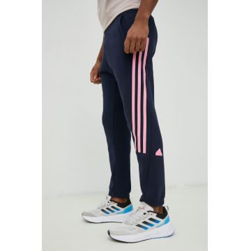 Adidas pantaloni de trening barbati, culoarea albastru marin, cu imprimeu