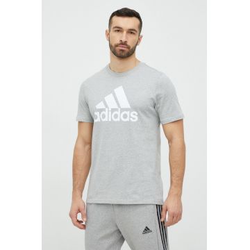 adidas tricou din bumbac culoarea gri, cu imprimeu IC9350