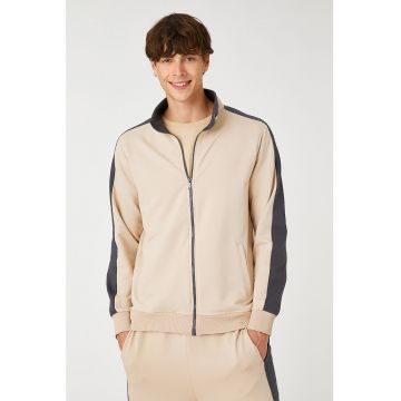 Bluz sport cu fermoar si segmente contrastante