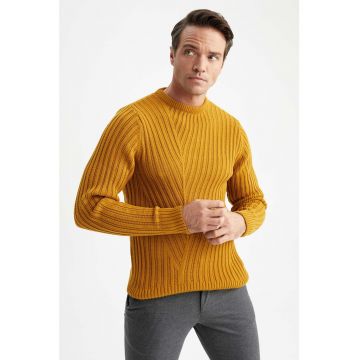 Pulover slim fit cu decolteu la baza gatului