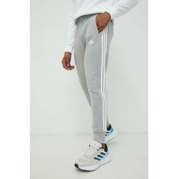Adidas pantaloni de trening din bumbac barbati, culoarea gri, cu imprimeu