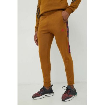 Adidas pantaloni de trening din bumbac barbati, culoarea maro, cu imprimeu