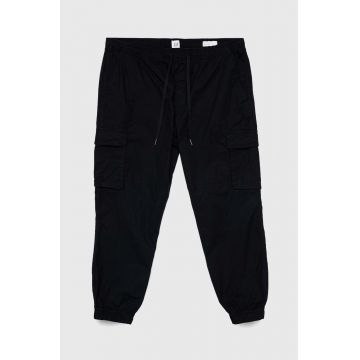 GAP pantaloni barbati, culoarea negru