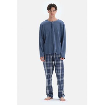 Pijama cu pantaloni lungi si model in carouri