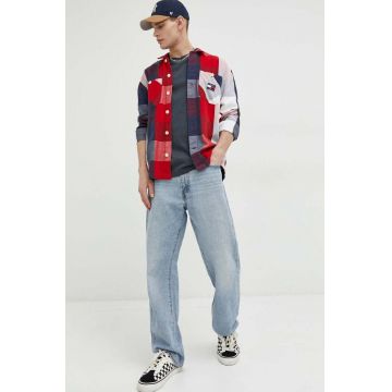 Tommy Jeans camasa din bumbac barbati, culoarea rosu, cu guler clasic, relaxed