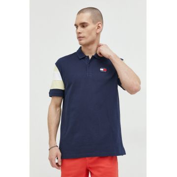 Tommy Jeans polo de bumbac culoarea albastru marin, cu imprimeu