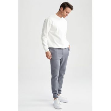 Pantaloni sport cu snur si buzunare laterale