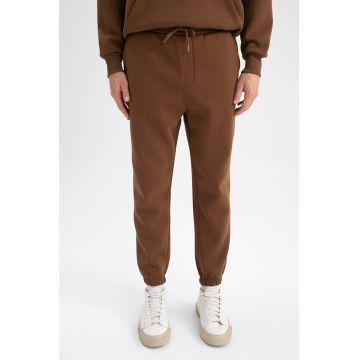 Pantaloni sport cu talie ajustabila