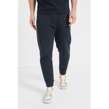 Pantaloni sport regular fit cu logo brodat Hadiko