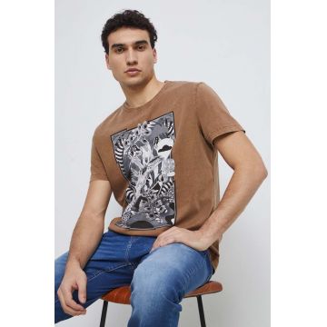 Medicine tricou din bumbac culoarea maro, cu imprimeu