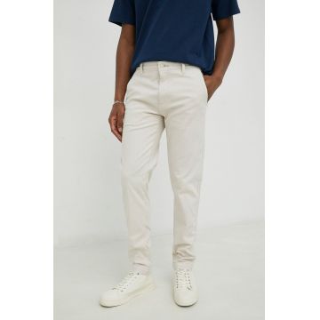 Levi's pantaloni barbati, culoarea bej, mulata