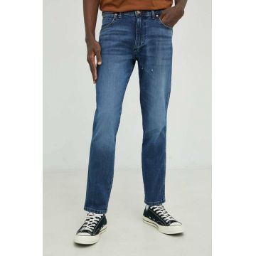 Wrangler jeansi Larston barbati