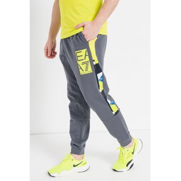 Pantaloni sport cu model colorblock si talie medie