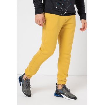 Pantaloni sport cu logo brodat