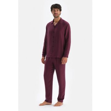 Pijama cu model in dungi