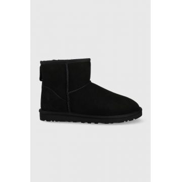 UGG cizme de zăpadă din piele întoarsă Classic Mini barbati, culoarea negru 1002072-BLK UGG cizme de zăpadă din piele întoarsă Classic Mini barbati, culoarea negru 1002072-BLK