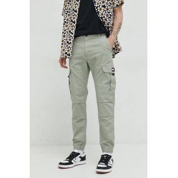 Tommy Jeans pantaloni barbati, culoarea verde, cu fason cargo