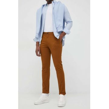Sisley pantaloni barbati, culoarea maro, mulata