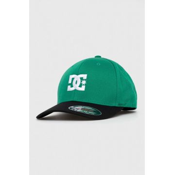 DC șapcă culoarea verde, neted