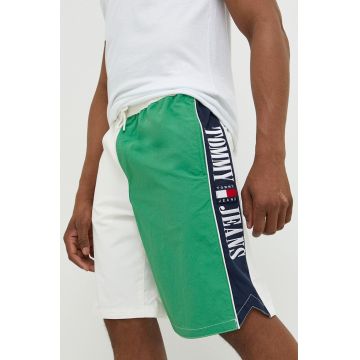 Tommy Jeans pantaloni scurti barbati, culoarea verde