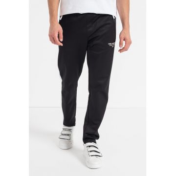 Pantaloni sport cu benzi laterale contrastante