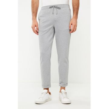 Pantaloni chino jogger cu cordon in talie